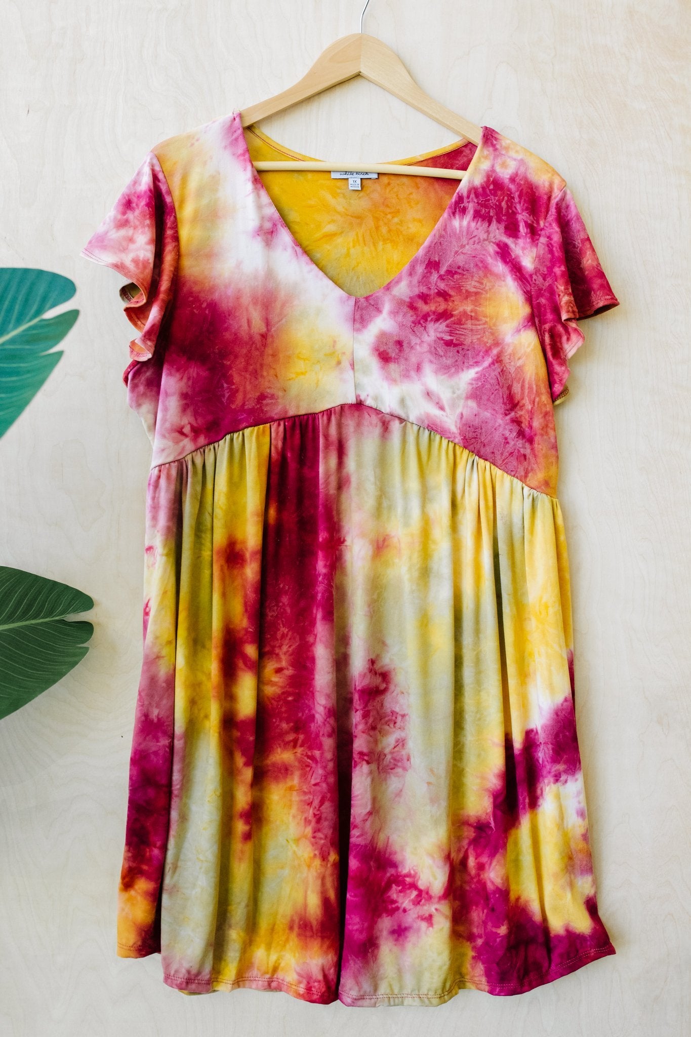 Flutter Sleeve Tie Dye Dress In Fuchsia