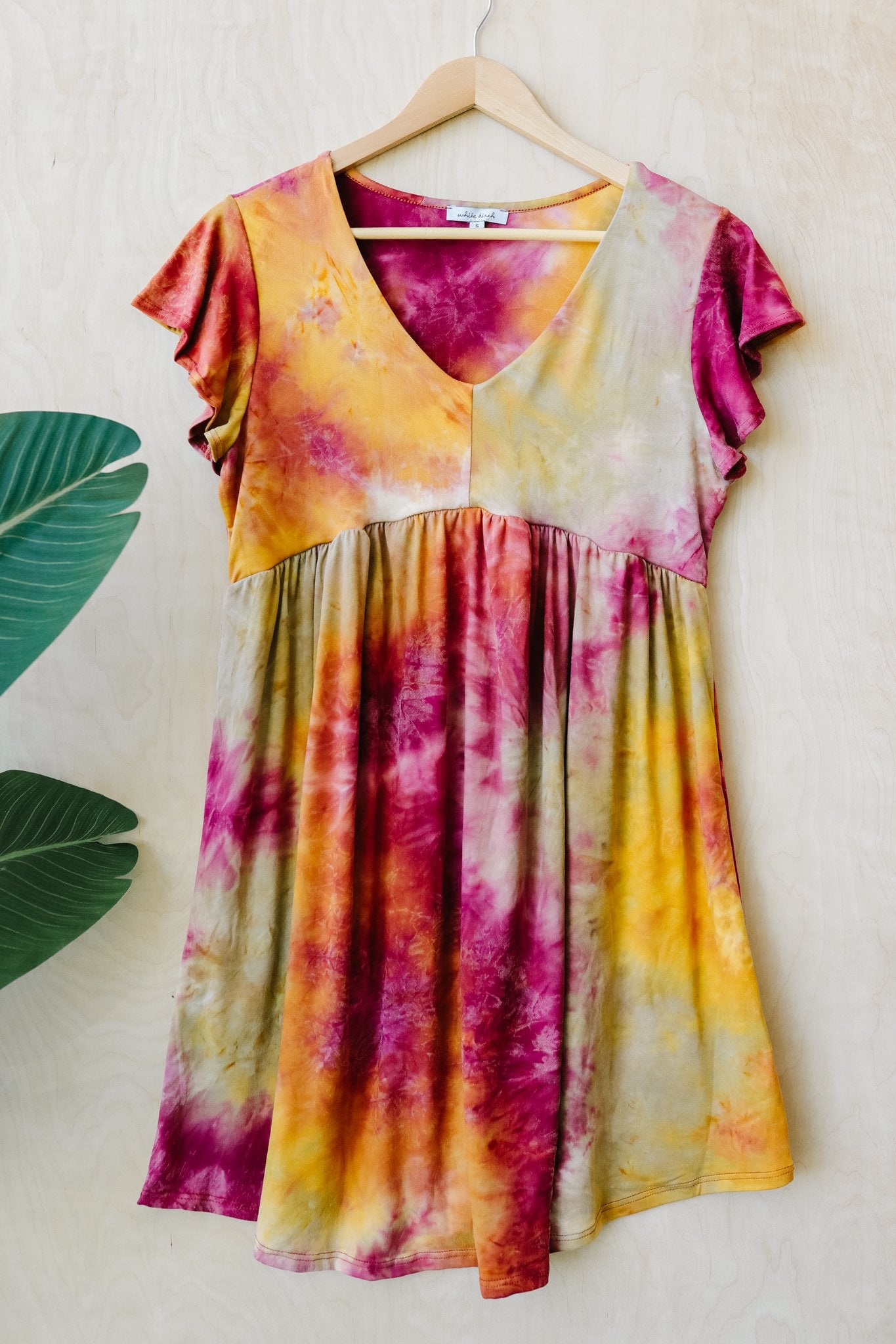 Flutter Sleeve Tie Dye Dress In Fuchsia