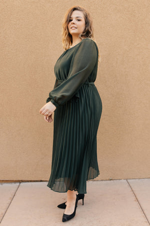 Simple And Pleated Dress in Eden