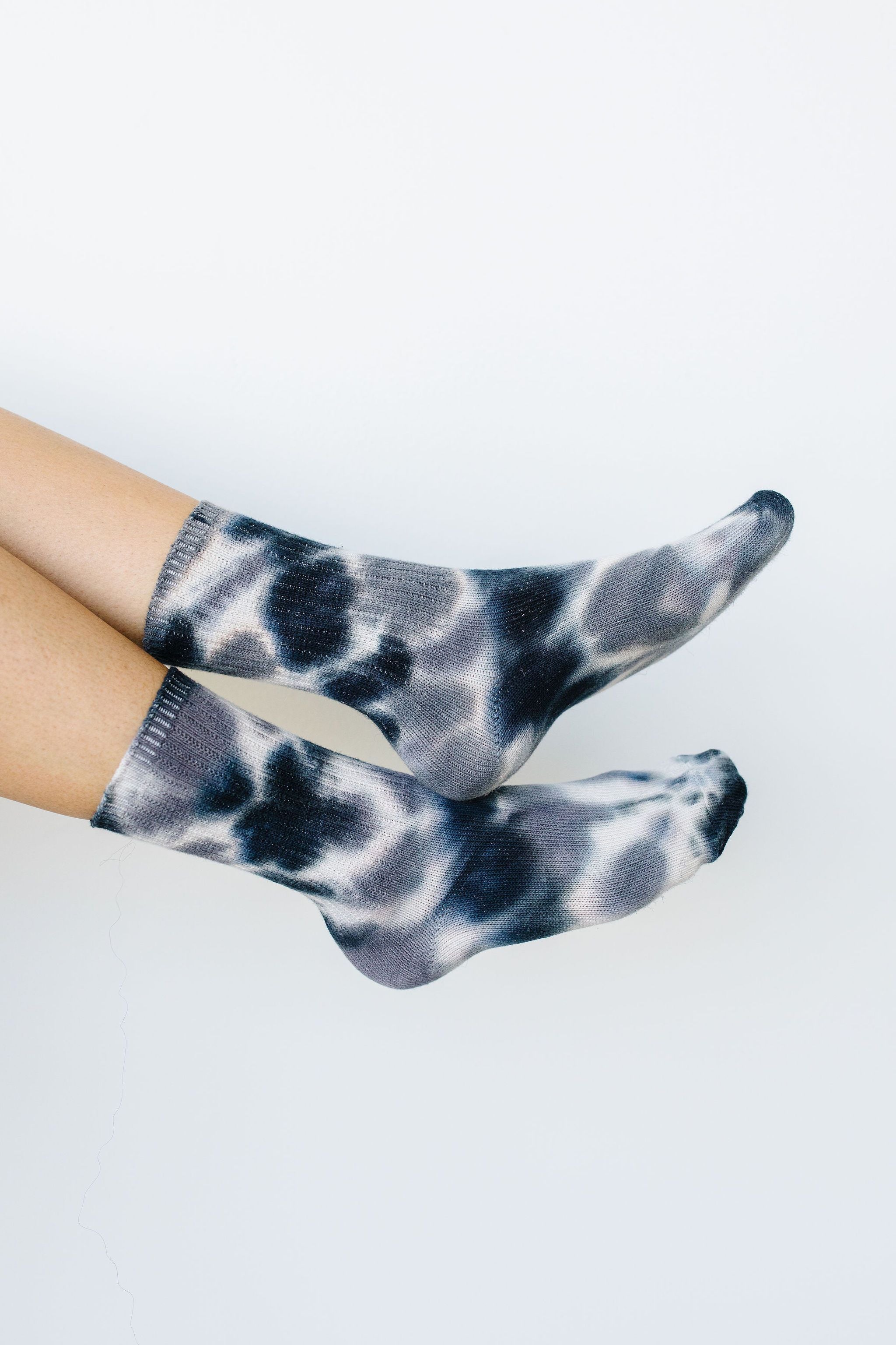 Happy Feet Tie Dye Socks In Black & Gray