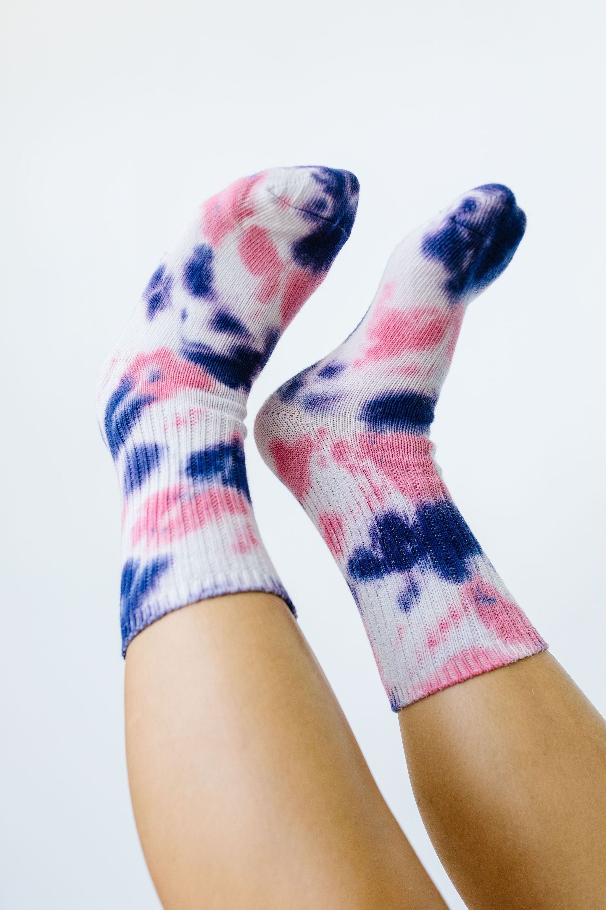 Happy Feet Tie Dye Socks In Pink & Indigo