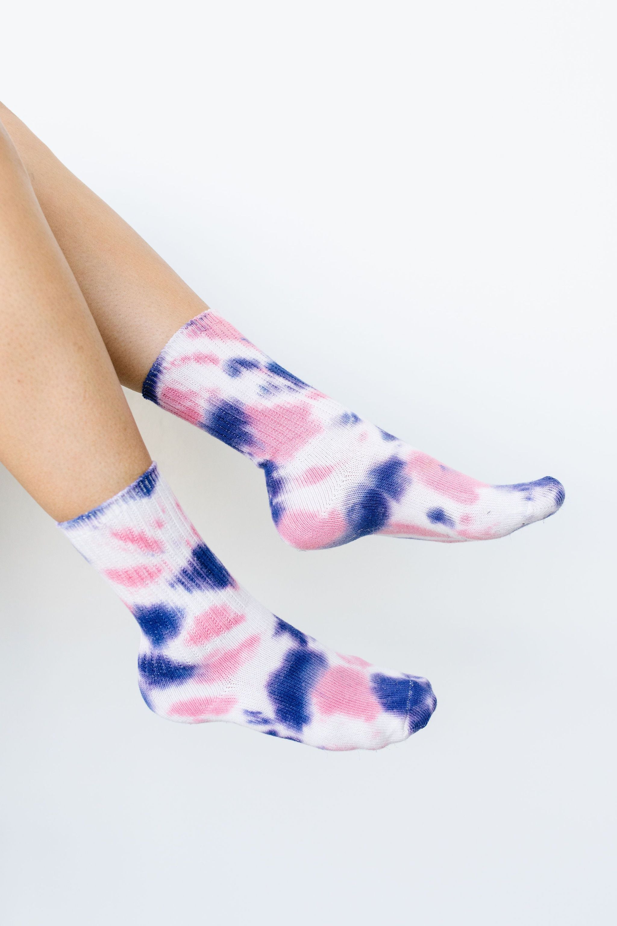 Happy Feet Tie Dye Socks In Pink & Indigo
